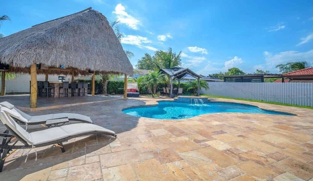 6BR Villa Tropical Haven Private Pool & BBQ