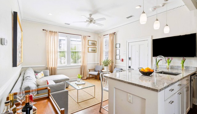 8D at Saint Philip Square, One Block to King, Top Floor Apt with Private Balcony in Charleston