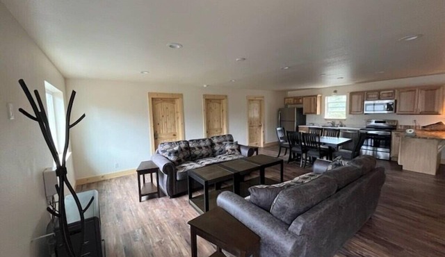 Alaska Summers Lodge Loft-Near Mouth of Kasilof River in Cohoe