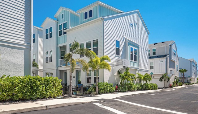 All the Florida fun you can have in this charming 3-bedroom townhome in downtow
