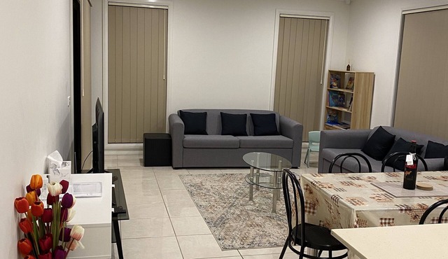 An immaculate 3 bedroom modern house, all to yourself in Scullin