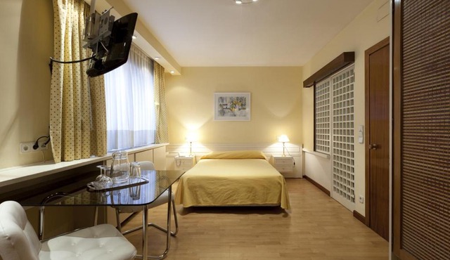 Apartamentos Centro Colón in Madrid