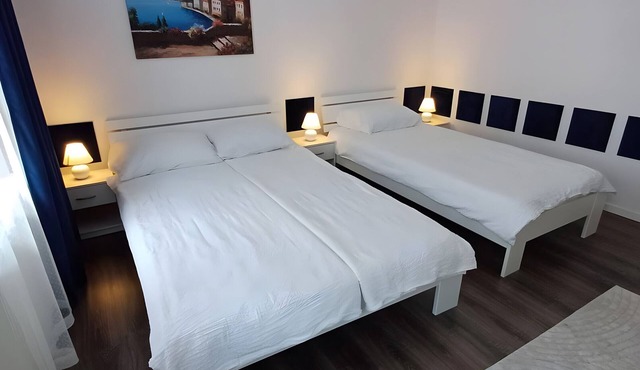 Apartment 'Poli' with Shared Terrace and Wi-Fi in Gera