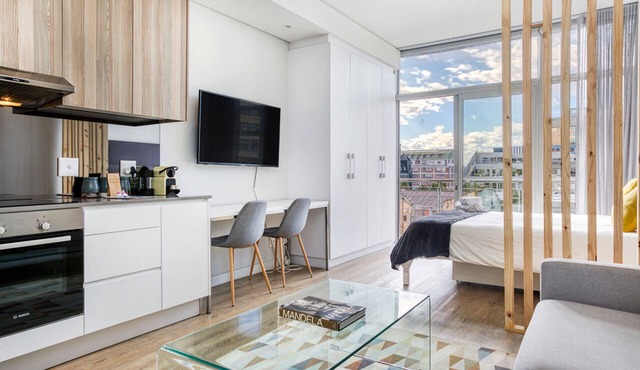 Backup-Power Modern New York Style Luxury Apartment on Popular Bree Street in Cape town