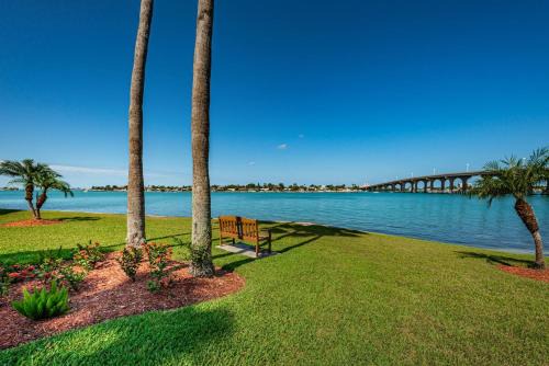Bahia Vista Sandy Toes, Sailboats & Spectacular Sunsets - All On Isla in St. Petersburg