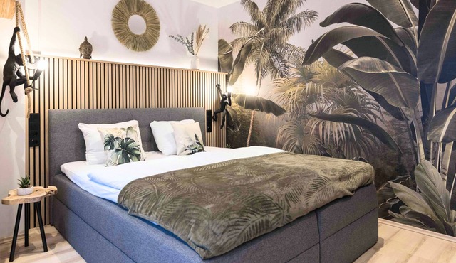 BaliApartment, kitchen, parking lot, 24h digital check-in, Wlan 150MBit in Hof