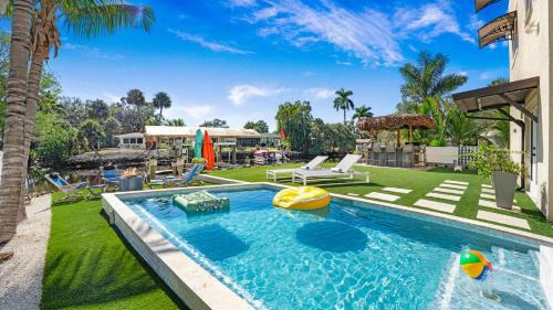Bay Access Tiki Bar Getaway Pool Spa Sleeps 10