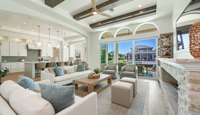 Bayfront Retreat 5-min to Vanderbilt Beach