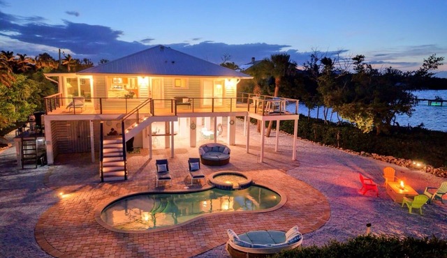 Bayfront sunrises, private dock, private pool & spa