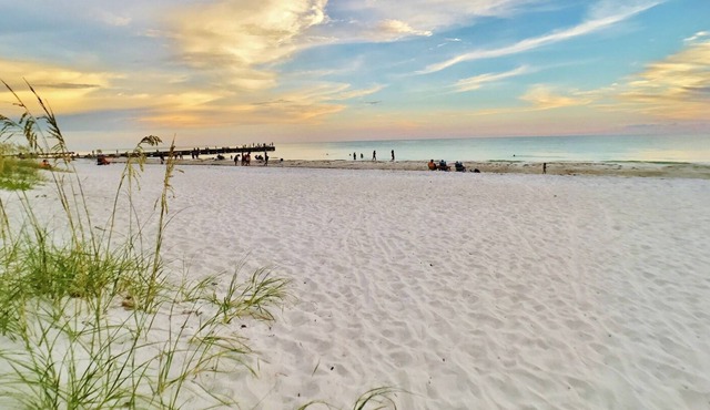Beach Cottage Vacation Rental on Anna Maria Island walking distance to beach