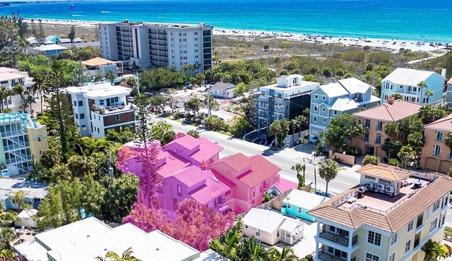 Beach Rd, 300ft to Beach Access & 500ft to Siesta Key Village, 2bdr