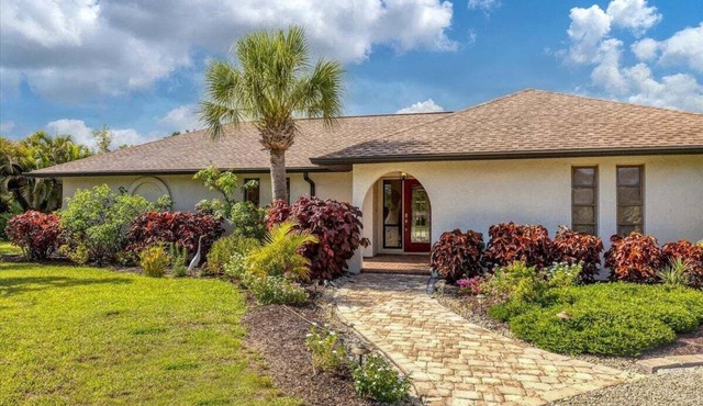 Beach Retreat - Enjoy your vacation in this close to beach pool home with beautiful gardens