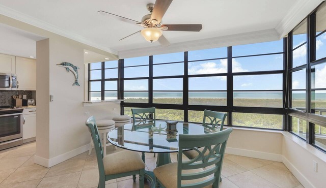 Beachfront condo w/pool & dazzling ocean view