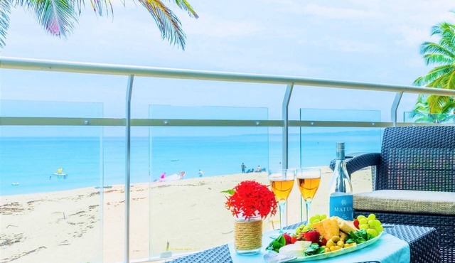 Beachfront ★ Pool ★ All New ★ AC ★ Free Gated Prkng ★ Laundry ★ WiFi ★ 1st Floor in Rincon