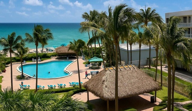 Beachfront Vacation Condo on Hollywood Beach in Hollywood