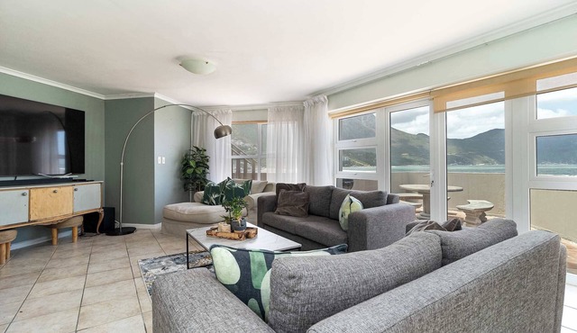Beachfront Villa Sea Breeze Hout Bay Cape Town in Cape Town