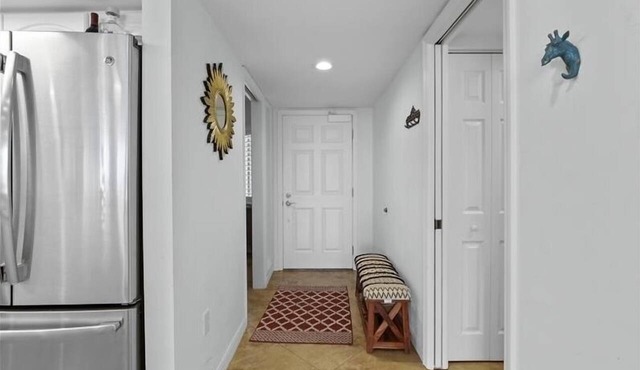 Beautiful 2 bedroom steps from the beach - CL0203e