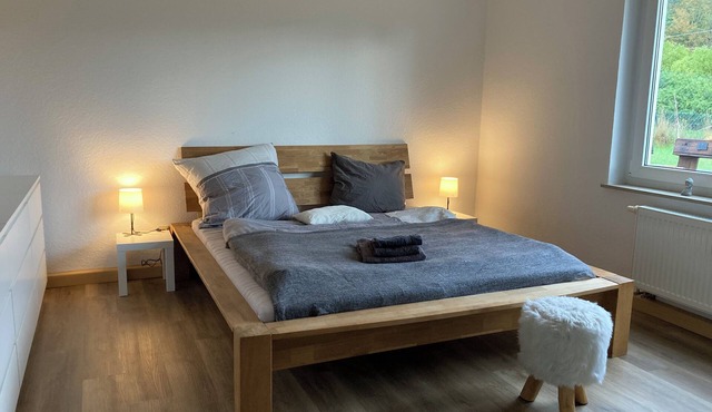 Beautiful, bright two-room apartment with parking space in Feilitzsch