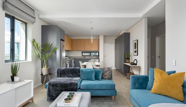 Beautiful, modern & central two bedroom apartment in Cape Town
