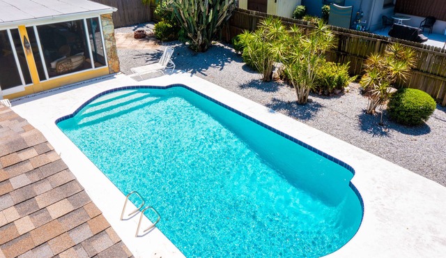 Beautiful Remodeled House - Outdoor Pool & screened Florida Room