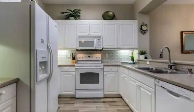 Beautiful Resort in Quiet, Gated Community w Pool