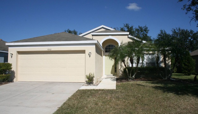 Beautiful Vacation Home 'Dolphin Wave'-Private Pool & Large Patio