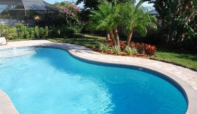 Beautifully Decorated Beach Cottage with Sparkling Heated Pool