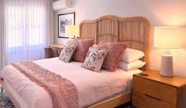 Between the City and the Sea w/King Size Bed in Floreat