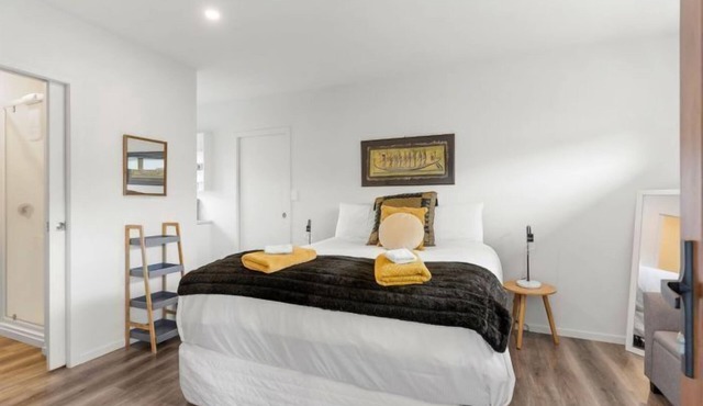Beverley Hills Studio Apartment in Whangamata