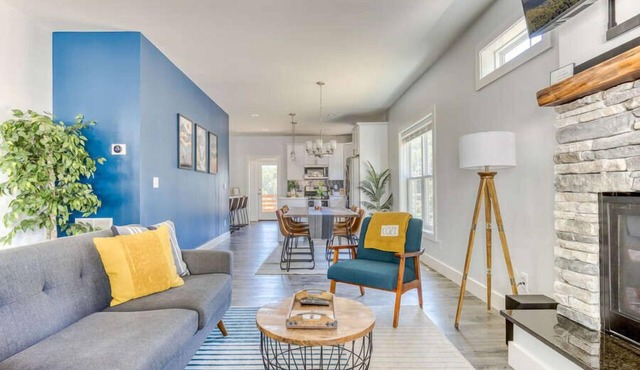 Blue Mountain Cottage | 3BR, 2BA mountain-view retreat with fireplace.