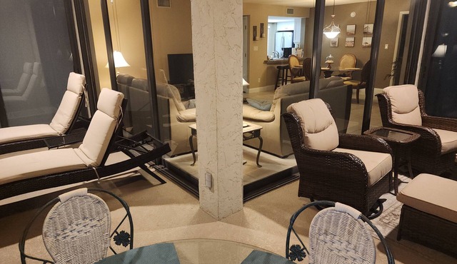 Bonita Bay Condo. Corner unit with easy access to BB's beach club on the Gulf.