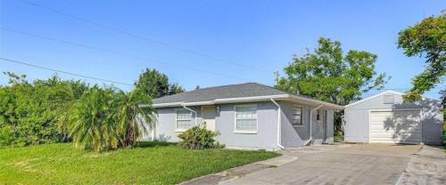 Book Your Perfect Stay at our Cozy & Affordable 3BR2BA Home Near Englewood Beach