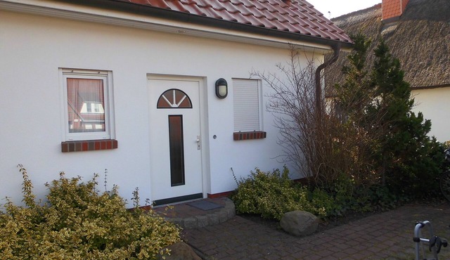 Bright and friendly apartment for 4 p. With 2 bedrooms, terrace/garden in Zingst
