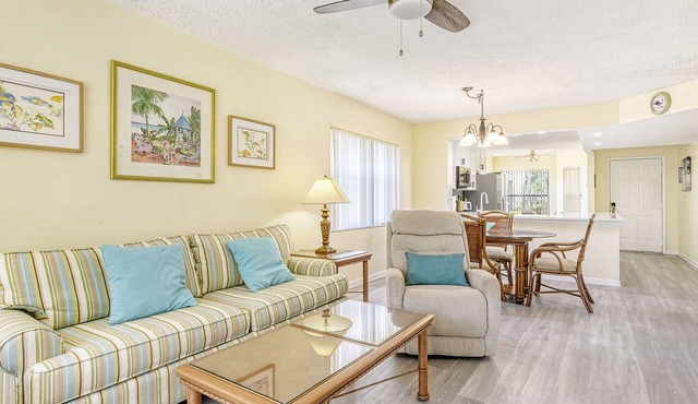 BRIGHT, BEAUTIFULLY UPGRADED FIRST FLOOR END-UNIT AT SHOREWALK