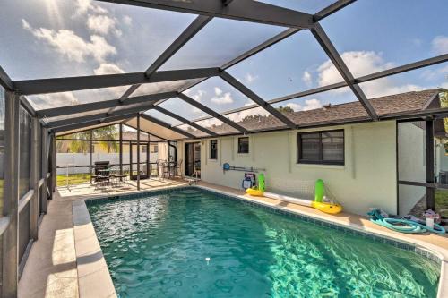 Bright Venice Home w/Yard < 4 Miles to Beach!