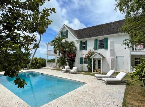 Buccaneer Hill Main House home in Governorʼs Harbour