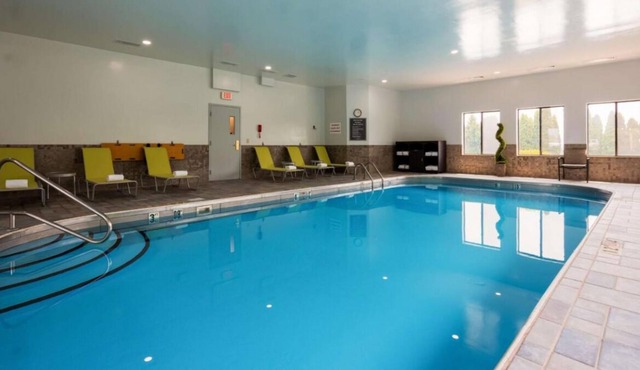 Budget-Friendly Comfort, Free Breakfast & Parking, Near Ohio Valley Mall in Bridgeport