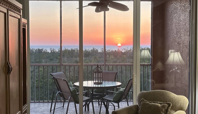 BURNT STORE MARINA- WATER & SUNSET VIEWS WITH POOL!