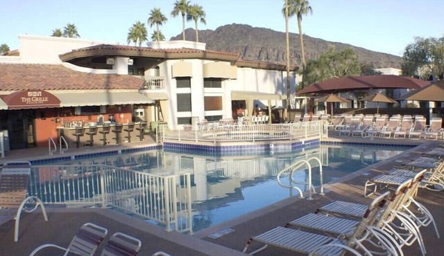 Camelback Resort Elegant 2BR Condo with Tennis Courts in Scottsdale