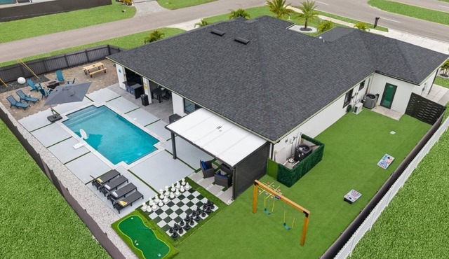 Cape Coral Heated Pool Home Sleeps 10 Game Room & Family Friendly