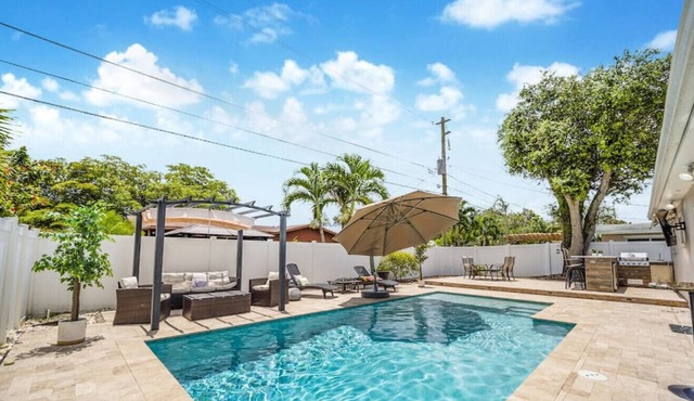 Casa Boho-Tropical Pool-PingPong-15 min to Beach ! in Hollywood