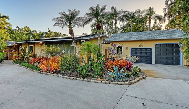 Casa de Flores is an updated, charming, old Florida rambler w/salt water pool.