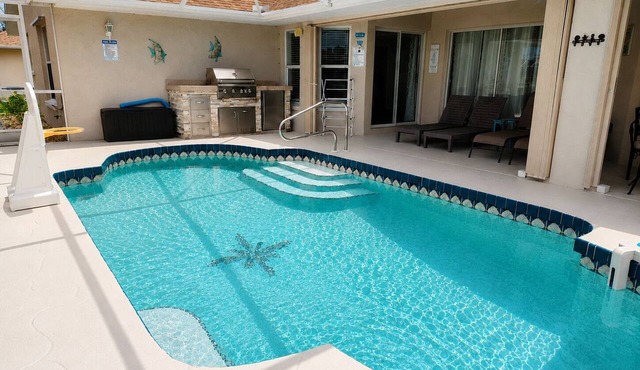 Casa del Sol-Sunshine Paradise, Heated Pool, Grill, Spacious 4BR home.