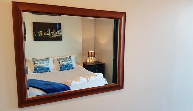 Central Harbor Views Apartment in Auckland