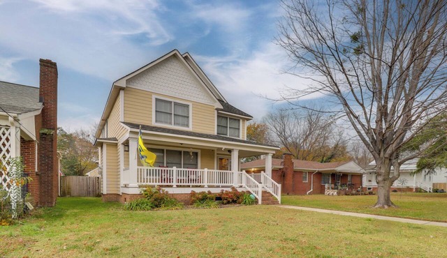 Centrally Located Hampton Roads Home w/Game Room! in Portsmouth