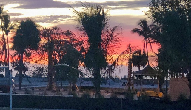 Charming 1-bedroom condo directly across from beach. W3