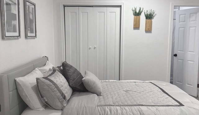 Charming 1-bedroom apartment with AC, WiFi in enchanting Lehigh Acres