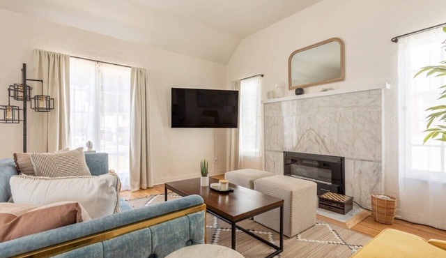 Charming 1920s Cottage on a Quiet Cul-de-Sac in Culver City