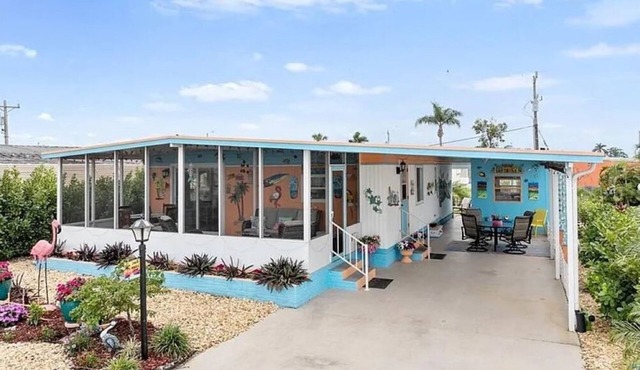 Charming 2-bedroom, 2-bath cottage with a beach house feel in North Fort Myers