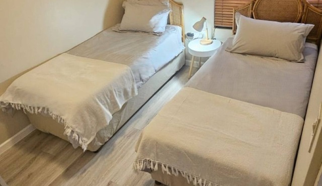 Charming 2-bedroom apartment with direct Beach access in Kaapstad